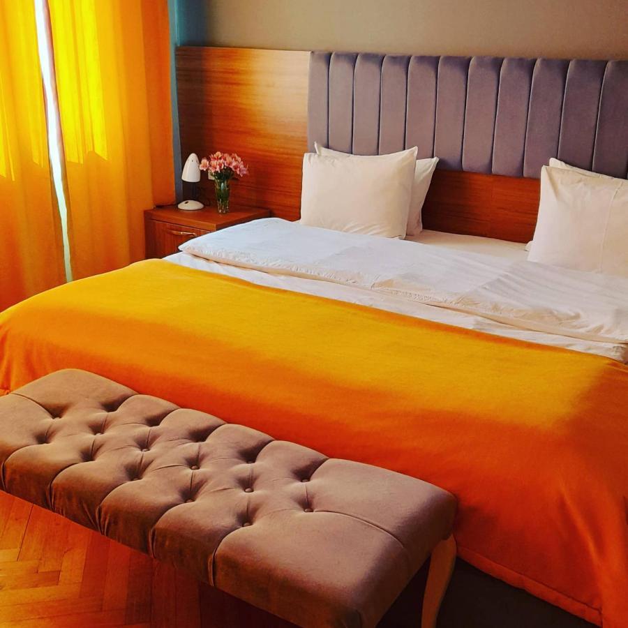 Palm Hotel Batumi Exterior photo